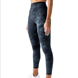 Kamo Fitness | Small | Black tie dyed leggings